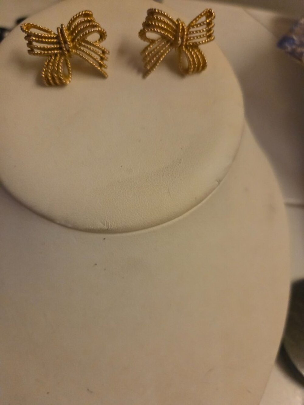 Gold bow earrings